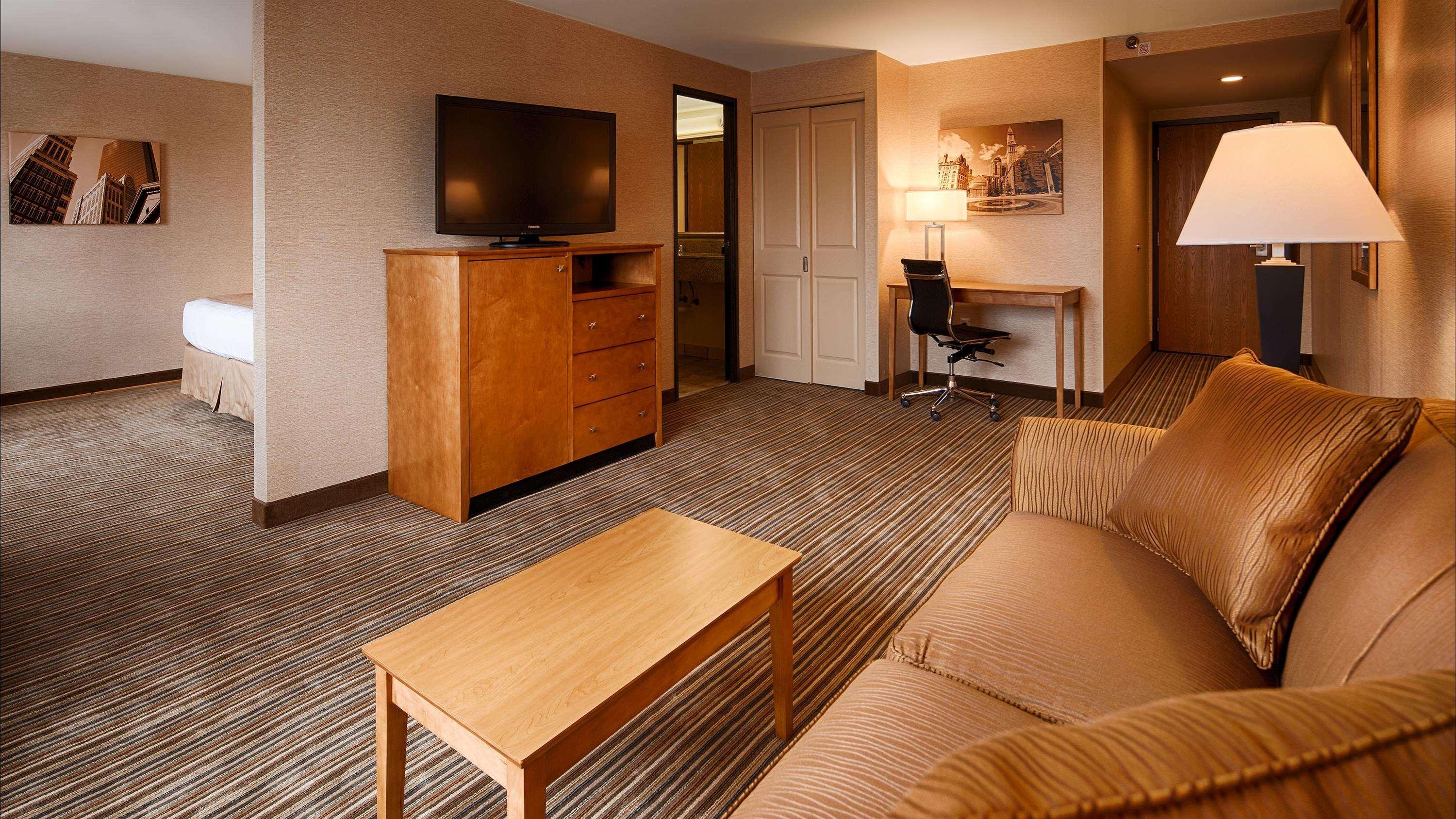 Best Western Royal Plaza Hotel And Trade Center Marlborough Esterno foto