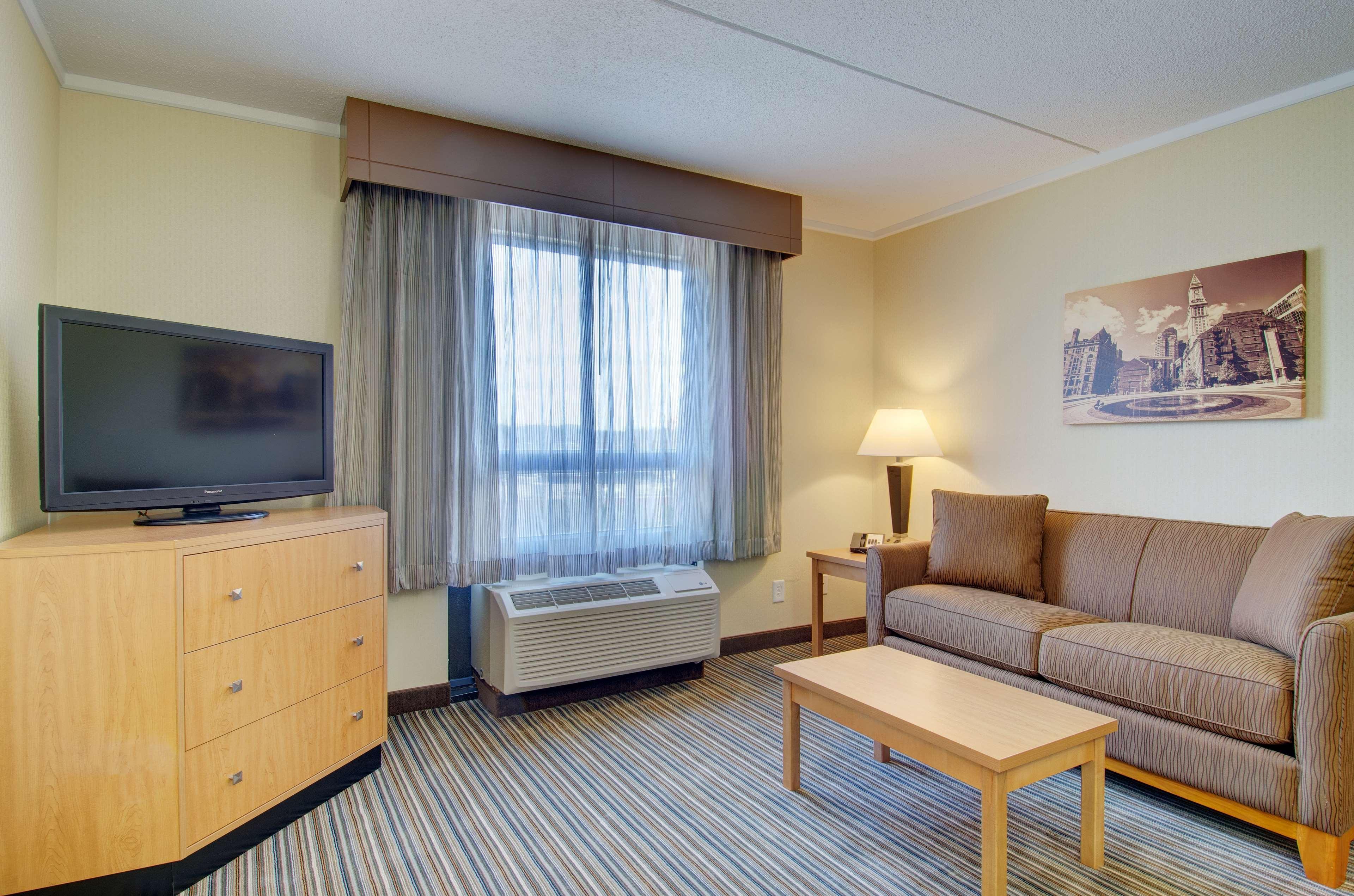 Best Western Royal Plaza Hotel And Trade Center Marlborough Esterno foto
